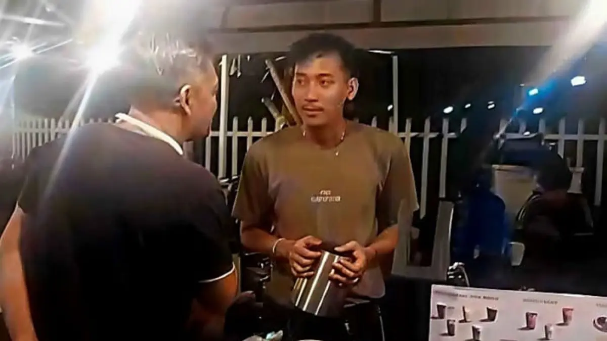 Satpol PP Kota Pekanbaru turun tangan beri teguran kepada pedagang Kuliner Cut Nyak Dien, Sabtu (11/4/2026) malam. (Istimewa)