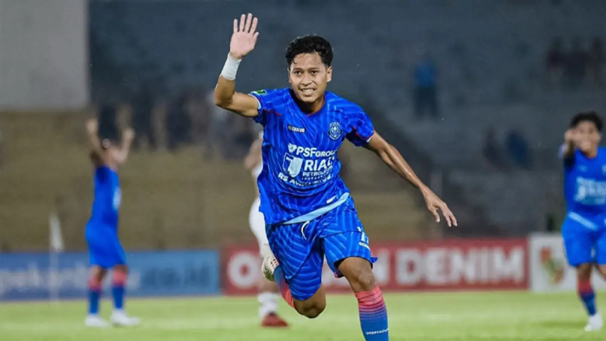 Selebrasi pemain PSPS Pekanbaru, Asir Asiz usai menjebol gawang Persikad Depok, di Stadion Kaharuddin Nasution Rumbai Pekanbaru, Ahad (12/4/2026) malam. (PSPS Pekanbaru untuk Riaupos.co)