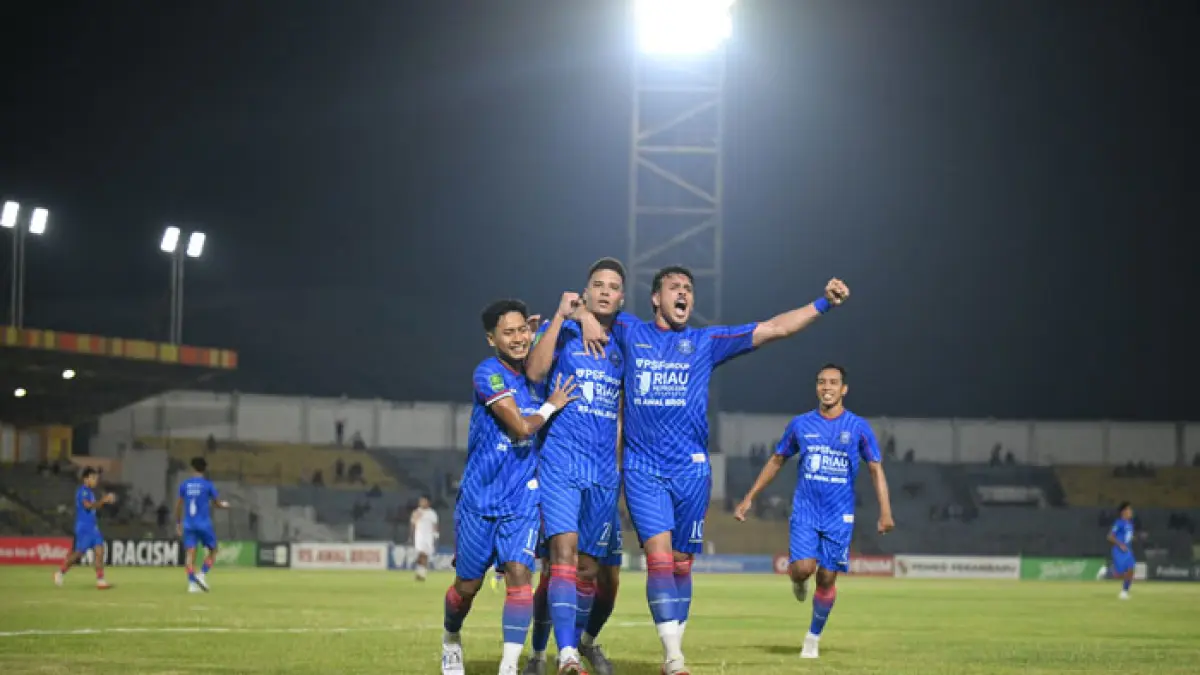 Selebrasi pemain PSPS Pekanbaru usai menjebol gawang Persikad Depok, di Stadion Kaharuddin Nasution Rumbai Pekanbaru, Ahad (12/4/2026). (PSPS Pekanbaru untuk Riaupos.co)