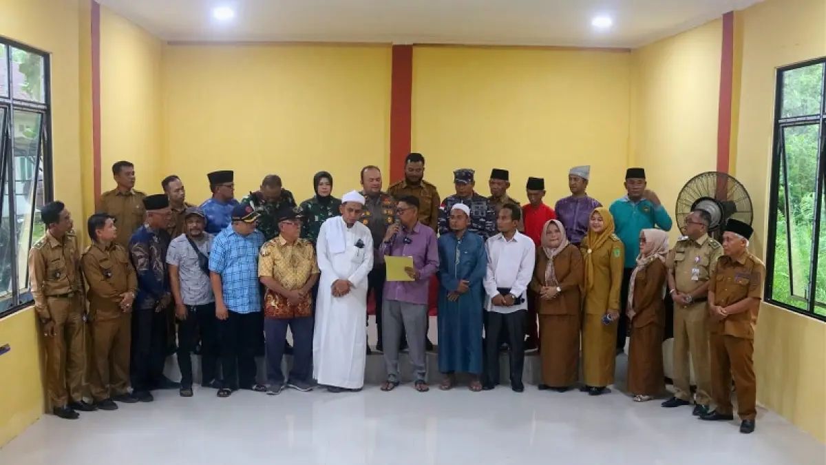 
Pembacaan deklarasi mendukung kondusifitas oleh para tokoh lintas elemen dan Upika Bangko di Bagansiapiapi, Senin (13/4/2026). (Zulfadli/Riaupos.co).