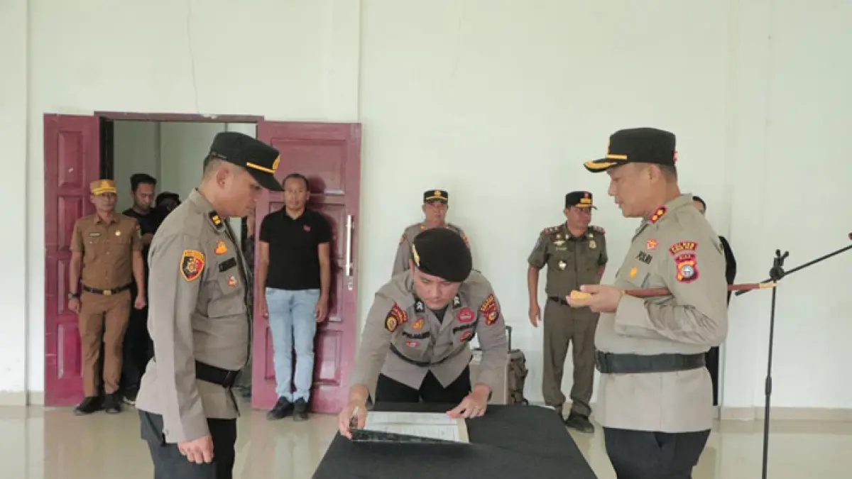 Prosesi pelantikan Kapolsek Panipahan yang dijabat Iptu Subiarto A Tampubolon SH MH, di Panipahan, Senin (13/4/2026). (Polres Rohil untuk Riaupos.co)