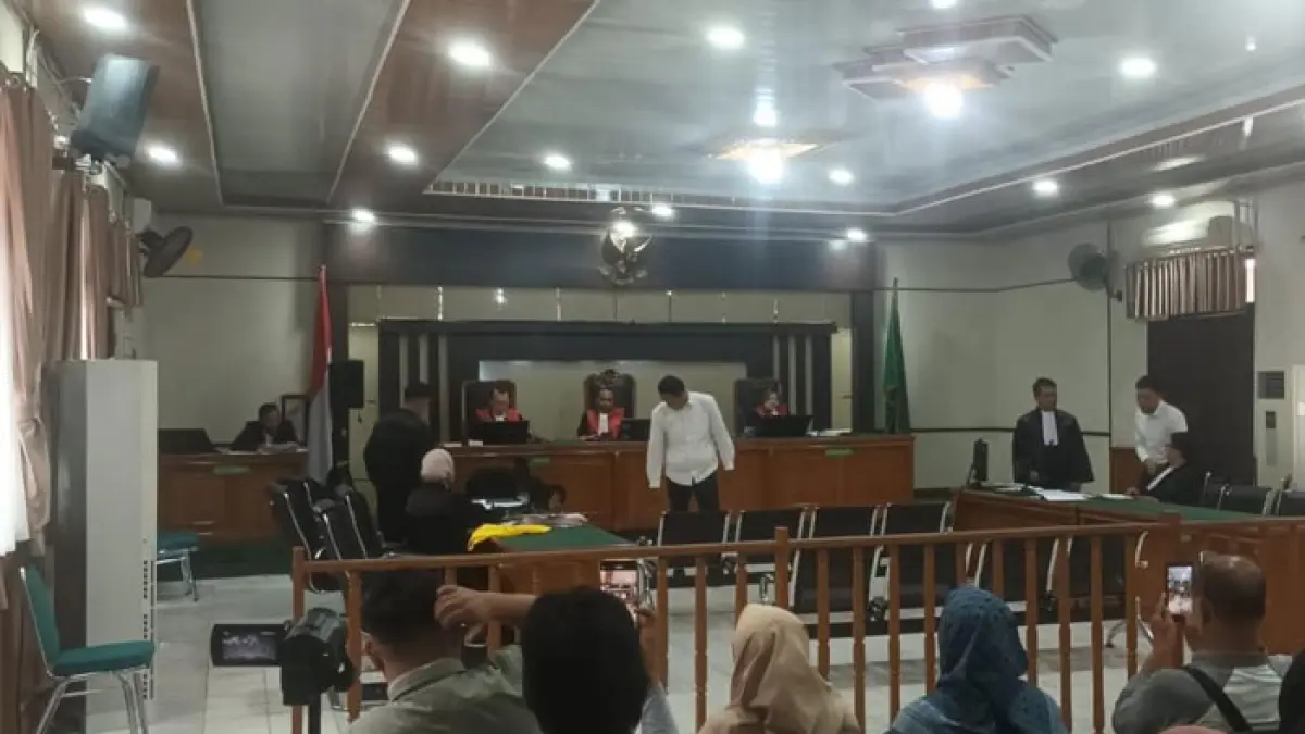Suasana sidang tipikor yang menghadirkan Sekwan Kota Hambali sebagai saksi di Pengadilan Negeri Pekanbaru, Senin (13/4/2026). (Evan Gunanzar/Riau Pos)
