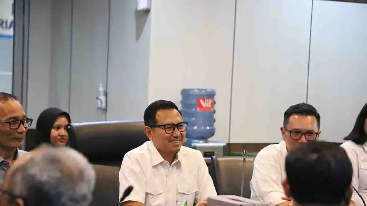 Kepala Kantor Wilayah BPJS Ketenagakerjaan Sumbar Riau Kepri Henky Rhosidien saat menyampaikan kebijakan program keringanan iuran bagi seluruh pekerja BPU yang diatur dalam  PP Nomor 50 Tahun 2025, Senin (13/4/2026). (BPJS KETENAGAKERJAAN UNTUK RIAU POS)