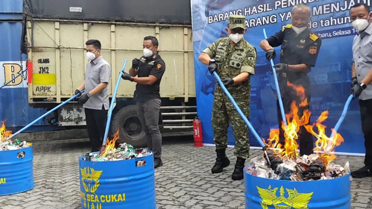 Bea Cukai Riau musnahkan barang ilegal senilai Rp44,8 miliar. (Istimewa)