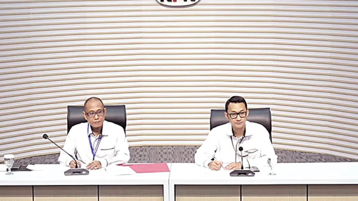 Juru Bicara KPK Budi Prasetyo (kanan) dan Pelaksana Tugas Direktur Penyidikan KPK Achmad Taufik Husein memberikan keterangan terkait penahanan Marjani saat konferensi pers di Gedung KPK RI, Jakarta, Senin (13/4/2026).