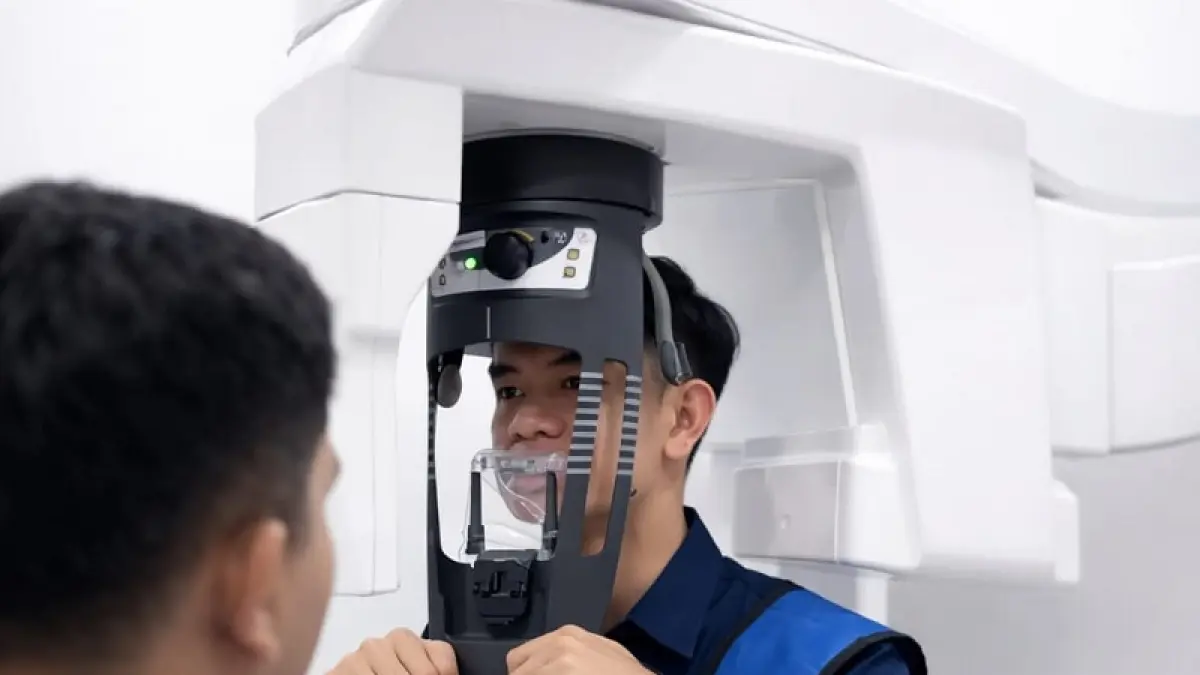 Rontgen gigi kini bukan lagi sekadar gambar hitam-putih. Teknologi CBCT 3D di RS Awal Bros Panam menghadirkan visualisasi struktur gigi dan rahang secara detail untuk perencanaan implan yang lebih presisi dan aman.(RS Awal Bros)