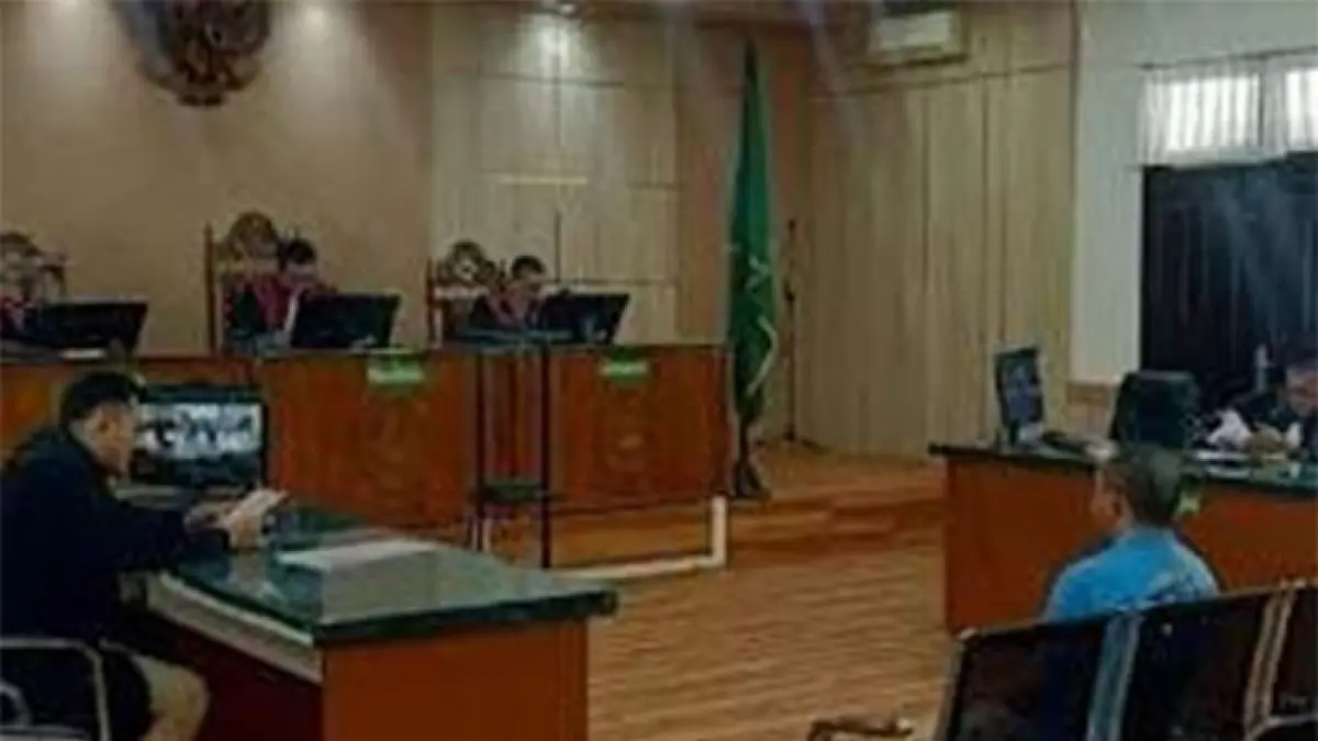 Terdakwa Zulkipli, mantan pejabat DKPP Kepulauan Meranti menghadapi tuntutan di Pengadilan Tipikor Pekanbaru pada Selasa (14/4/2026). hendrawan kariman&nbsp;
