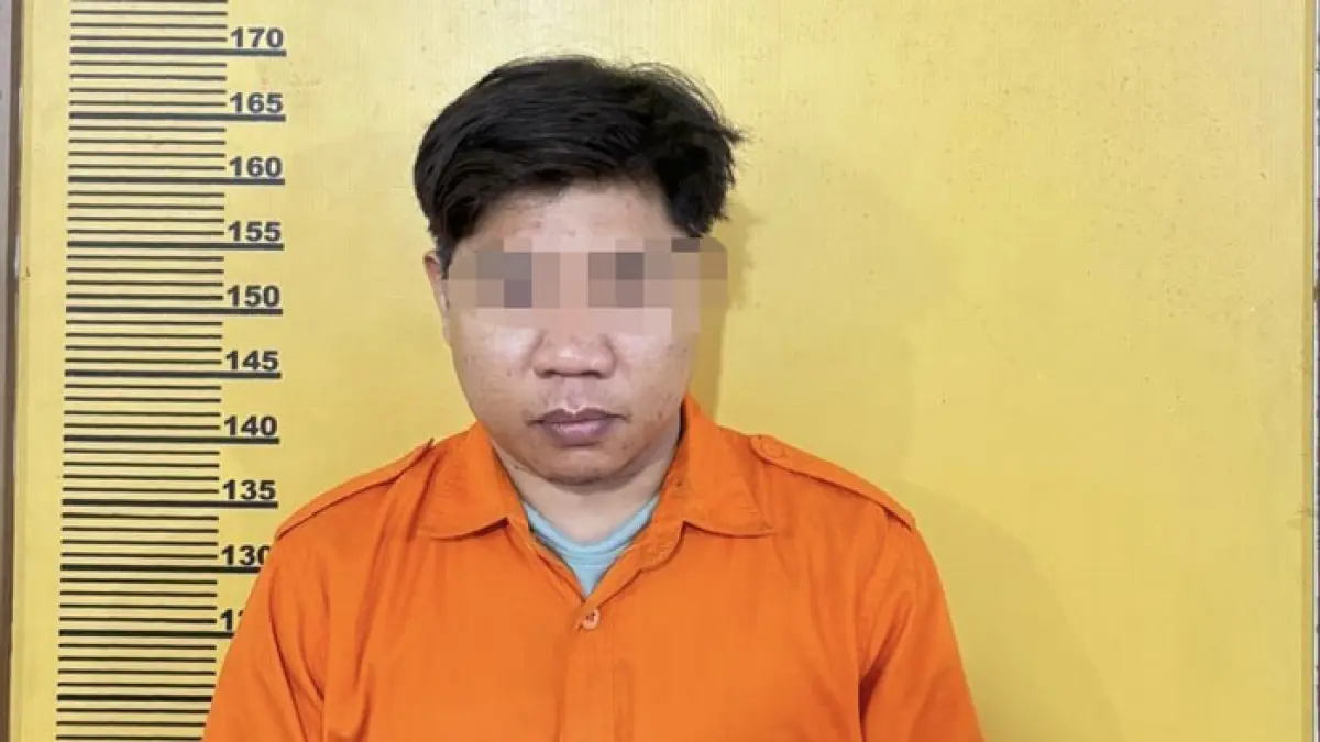 Tersangka berinisial OH alias Oot, oknum PPPK PW di lingkungan Pemkab Inhu saat diamankan Satuan Reserse Narkoba, Selasa (14/3/2026). (Humas Polres Inhu untuk Riaupos.co)