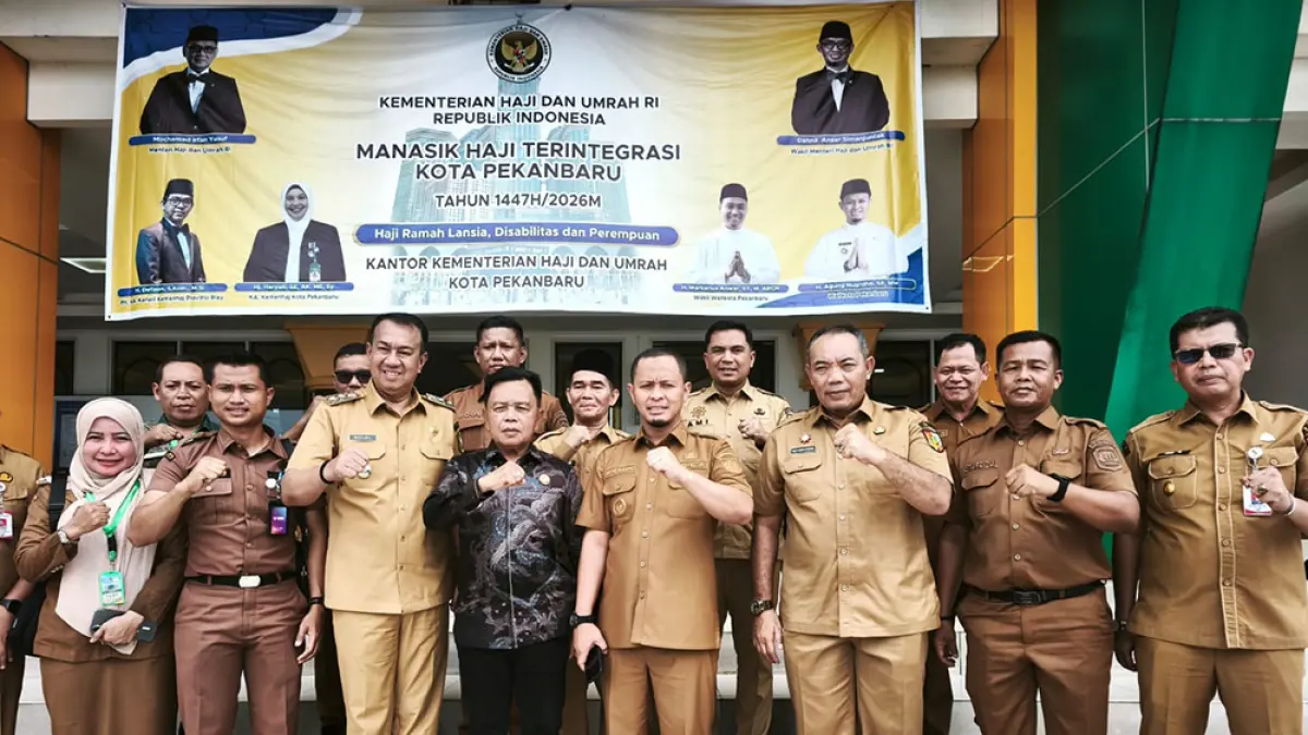 Wali Kota Pekanbaru Agung Nugroho beserta jajaran menerima kunjungan Bupati Kepulauan Meranti Asmar didampingi Wakil Bupati Muzamil, Senin (13/4/1026). (M ALI NURMAN/riau pos)
