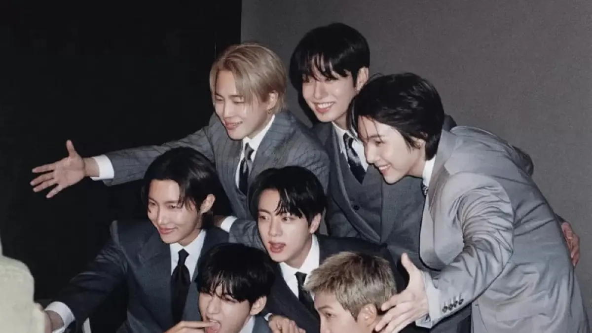 BTS sukses dalam comeback Live di Gwanghwamun, Korsel. (Weverse BTS).