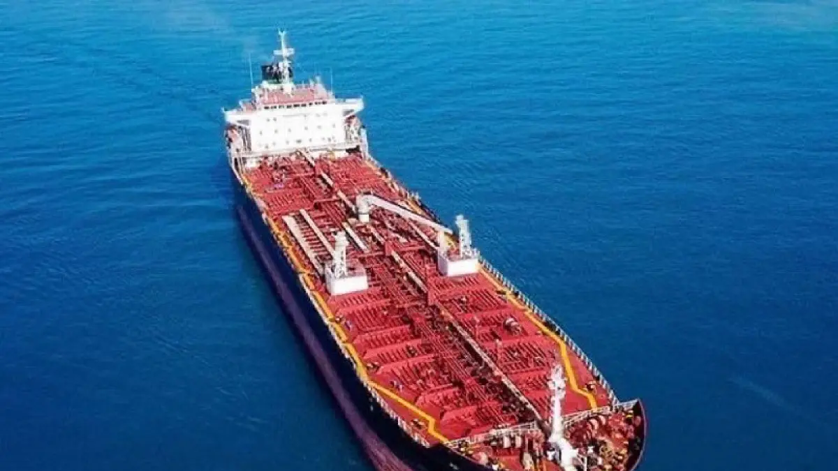 Kapal tanker Cina Rich Starry yang masuk daftar sanksi nekat menerobos blokade militer AMerika Serikat di Selat Hormuz.(X)  