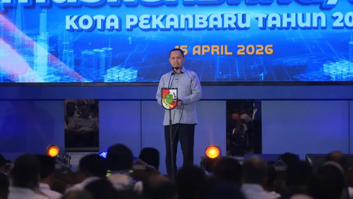 Wako Pekanbaru Agung Nugroho menyampaikan paparan dan arahan pada Musrenbang RKPD Kota Pekanbaru 2027, Rabu (15/4/2026) di aula lantai 6 Kantor Wako Pekanbaru di Tenayan Raya. (M Ali Nurman/Riaupos.co)