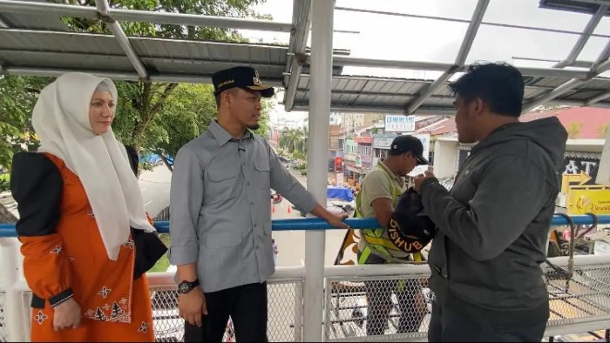Wali Kota (Wako) Pekanbaru Agung Nugroho datang langsung meninjau progres revitalisasi JPO. (Istimewa)