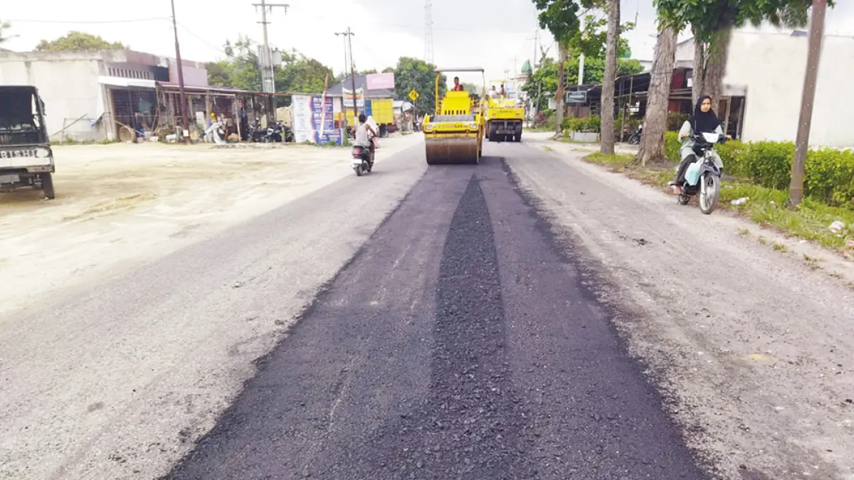BPJN Riau melakukan tambal sulam ruas Jalan Sungai Pagar Kampar Kiri yang rusak. Perbaikan ini akan dilanjutkan hingga ke Kuansing dan perbatasan Sumatera Barat, Rabu (15/4/2026). (BPJN Riau)
