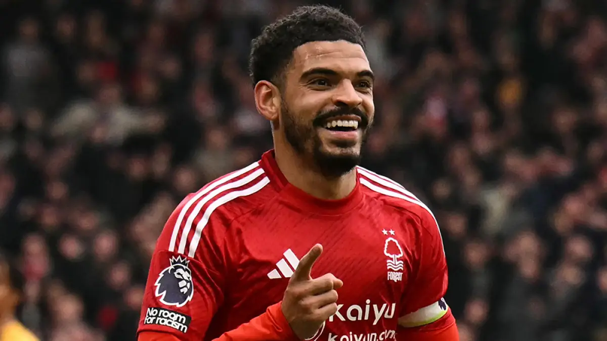 Gelandang serang Nottingham Forest Morgan Gibbs-White akan menjadi andalan dalam menghadapi FC Porto dalam second leg perempat final Liga Europa dini hari nanti (17/4/2026). (MIGUEL RIOPA/AFP)