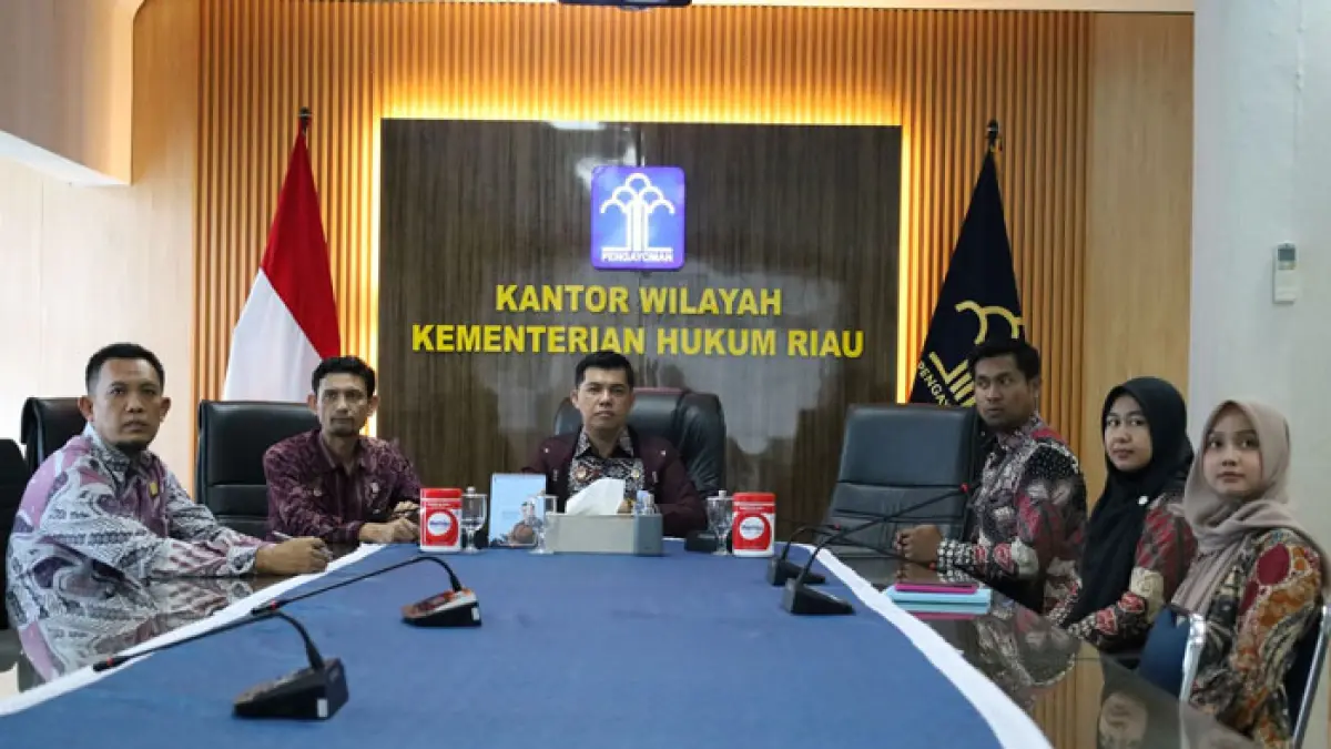Kakanwil Kemenkum Riau Rudy Hendra Pakpahan, didampingi jajaran, mengikuti kegiatan pembukaan Pelatihan Kepemimpinan Pengawas (PKP) Angkatan CCVIII (208) Tahun Anggaran 2026 secara virtual, Kamis (16/4/2026). (Humas Kanwil Kemenkum Riau untuk Riaupos.co)