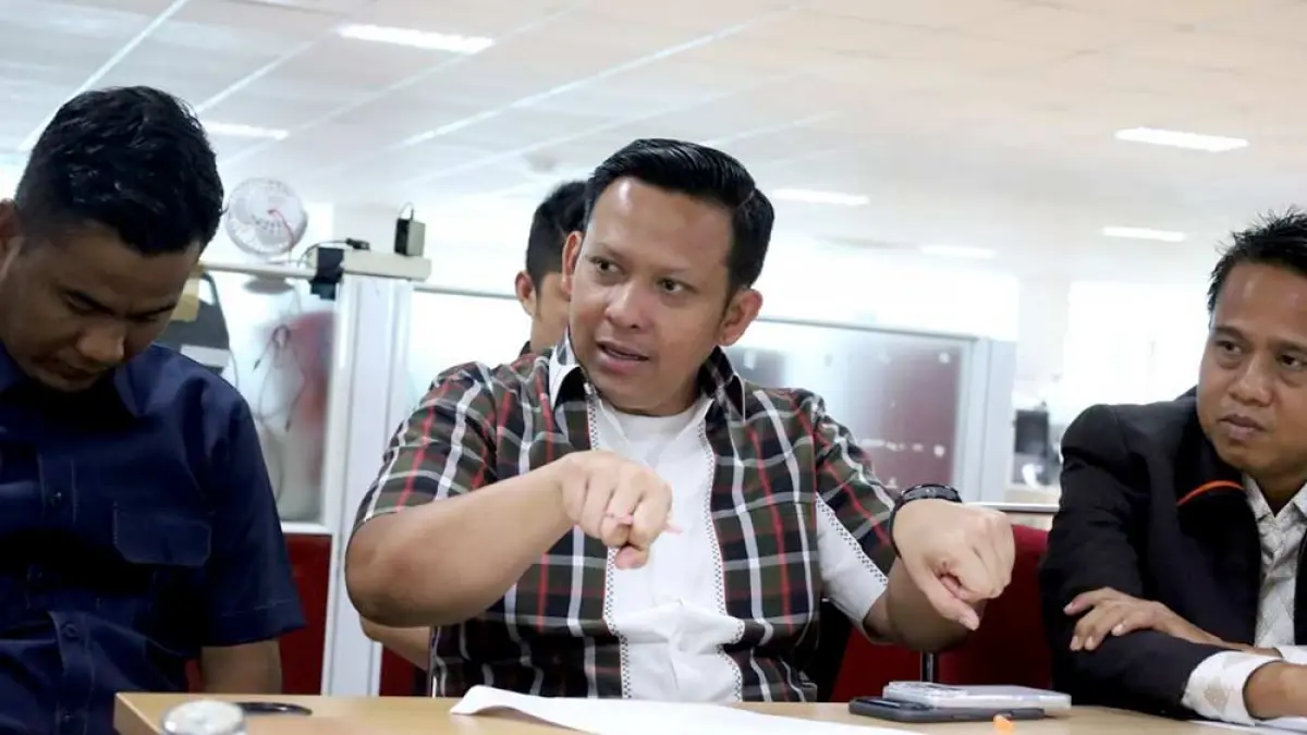 Ketua Pansus LKPJ DPRD Riau Androy Ade Rianda saat memimpin konsultasi bersama Kemendagri. (DPRD Riau)