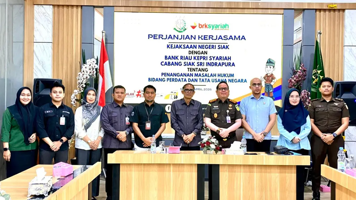 Bank Riau Kepri (BRK) Syariah Cabang Siak Sri Indrapura jalin kerjasama Kejati Siak untuk  memperkuat komitmennya dalam menjaga kualitas layanan dan kesehatan keuangan 
