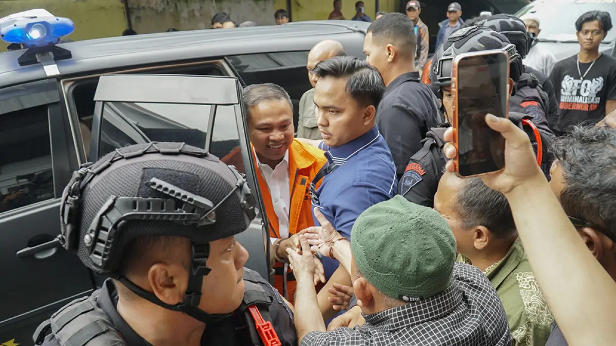 Gubernur Riau nonaktif Abdul Wahid tiba di Pengadilan Negeri Pekanbaru untuk menjalani persidangan, Kamis (16/4/2026). (MHD AKHWAN/RIAU POS)