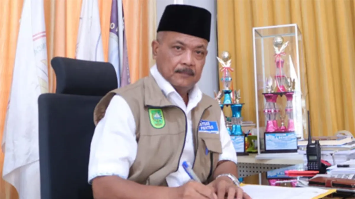 Kepala SMAN SKO Riau, Aslim. (DOK RIAUPOS.CO)