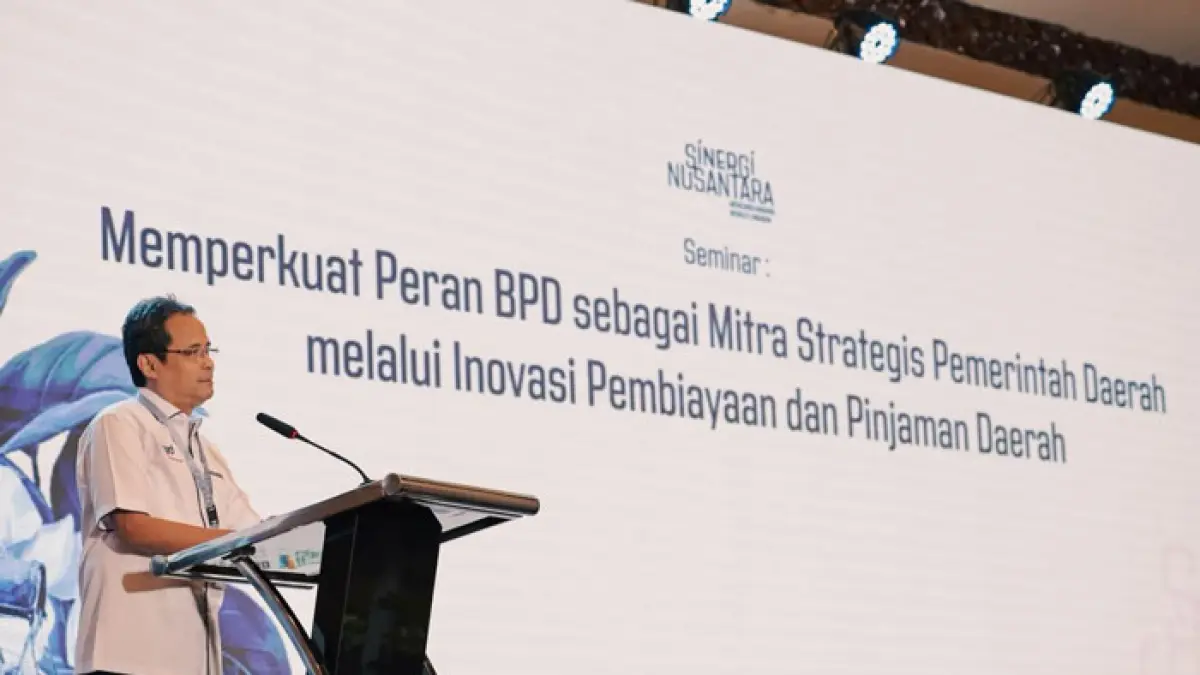 Ketua Umum Asbanda, Agus H Widodo memberikan sambutan pada Seminar Nasional BPD yang digelar Asbanda bersama Bank Jateng di Ballroom Hotel Sunan, Surakarta, Jateng, Jumat (17/4/2026).(Istimewa)
