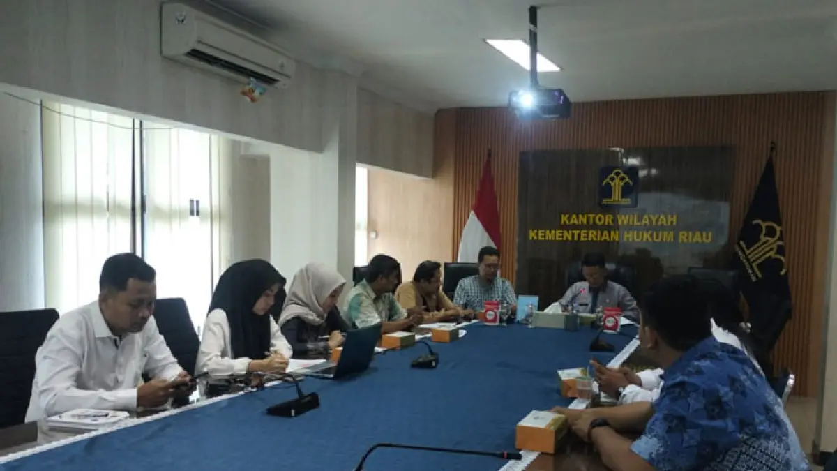 Tim Kanwil Kemenkum Riau bersama Pengurus Kopertais Wilayah XII Riau menggelar rapat, baru-baru ini. (Humas Kanwil Kemenkum Riau untuk Riaupos.co)