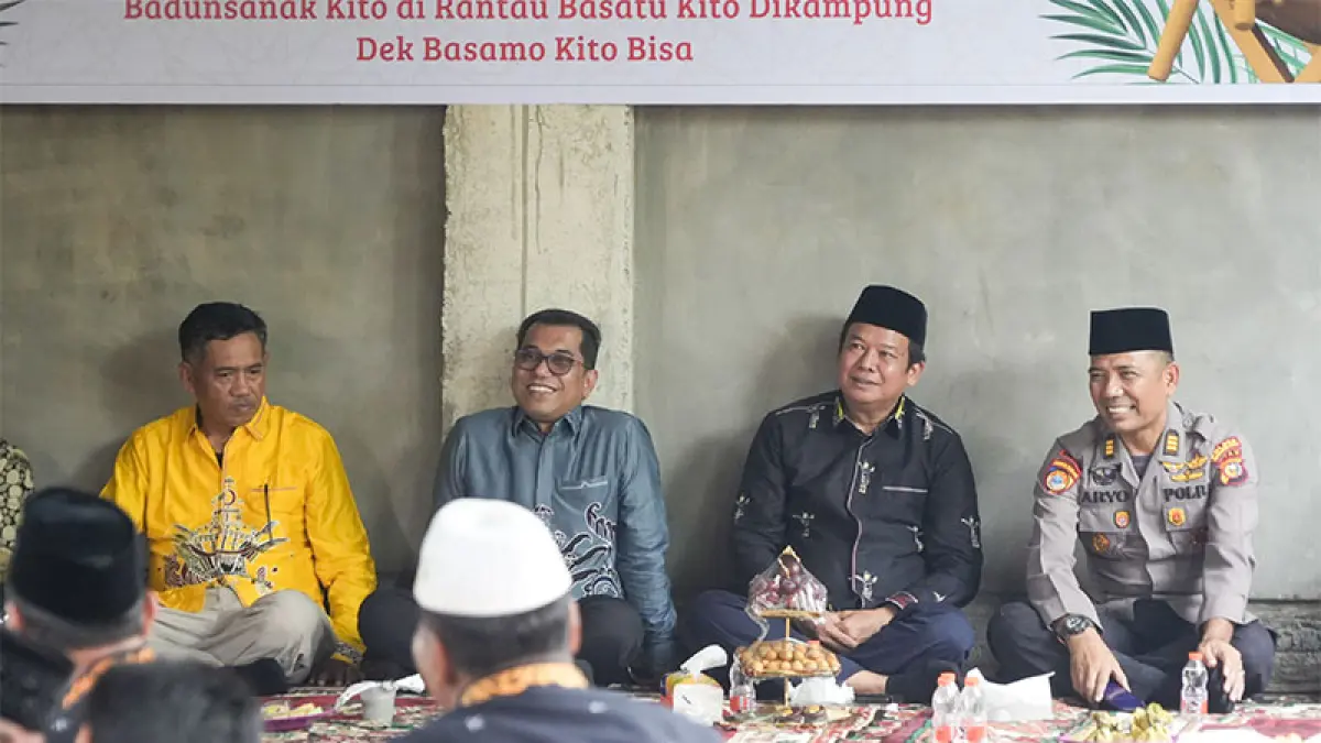 Sekda Kuansing Zulkarnain ST MSi bersama Wakil Bupati Inhu Hendrizal saat halal bihalal dengan IKKS Inhu, Sabtu (18/4/2026). Foto Kominfo Kuansing
