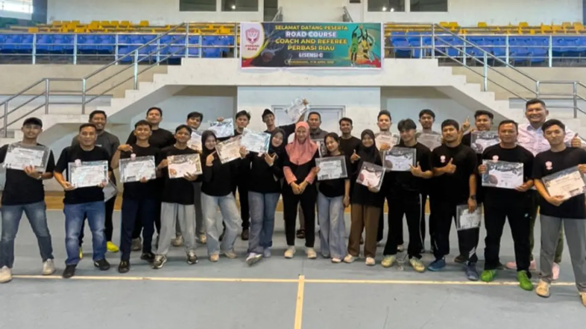 Penataran pelatih dan wasit Lisensi C serta Coaching Clinic 3x3 yang diselenggarakan oleh DPD Perbasi Riau resmi ditutup pada Ahad (19/4/2026) di Sport Center Bangkinang, Kampar. (Perbasi Riau untuk Riaupos.co)