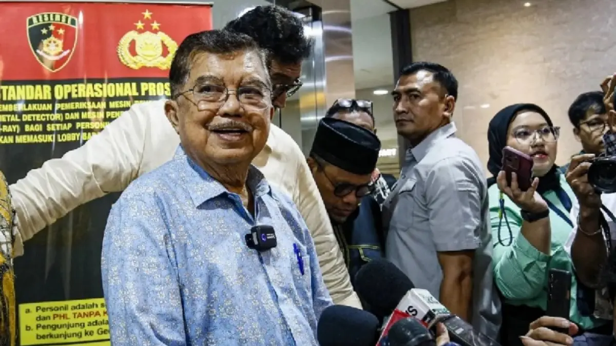 Wakil Presiden RI ke-10 dan ke-12 Jusuf Kalla (JK) memberikan keterangan pers usai menyerahkan laporan di Gedung Bareskrim Polri, Jakarta, Rabu (8/4/2026) lalu. (Salman Toyibi/Jawa Pos)