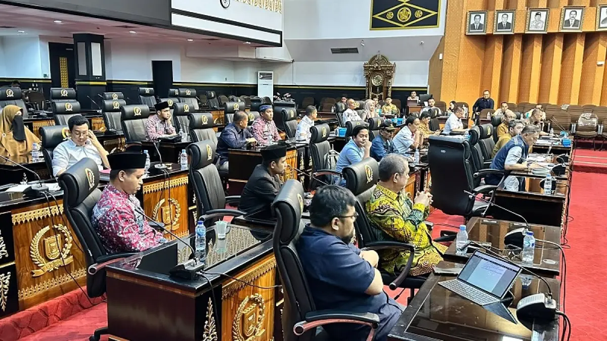 RDP Komisi I DPRD Kota Pekanbaru bersama Yayasan Ayo Indonesia Mengaji dan sejumlah dinas teknis terkait pada Selasa (21/4/2026). (Hendrawan Kariman/Riaupos.co)