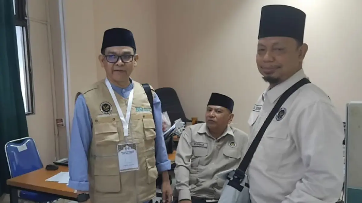 Kepala Kantor Wilayah (Kanwil) Kementerian Haji dan Umrah (Kemenhaj) Provinsi Riau, H Defizon SKom MSi saat meninjau asrama haji Batam. (Istimewa)