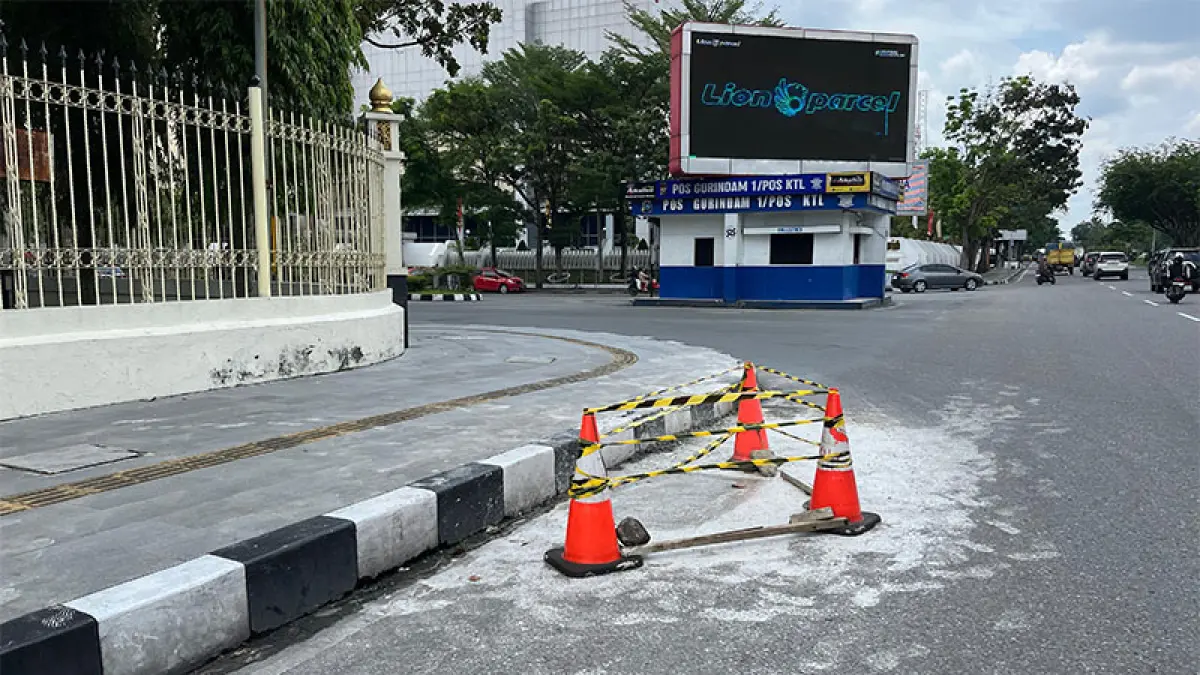 Ruas Jalan Jenderal Sudirman didepan kantor gubernur Riau yang sebelumnya mengalami amblas selesai diperbaiki dinas PUPR Riau, Rabu (22/4/2026). Ft Soleh Saputra