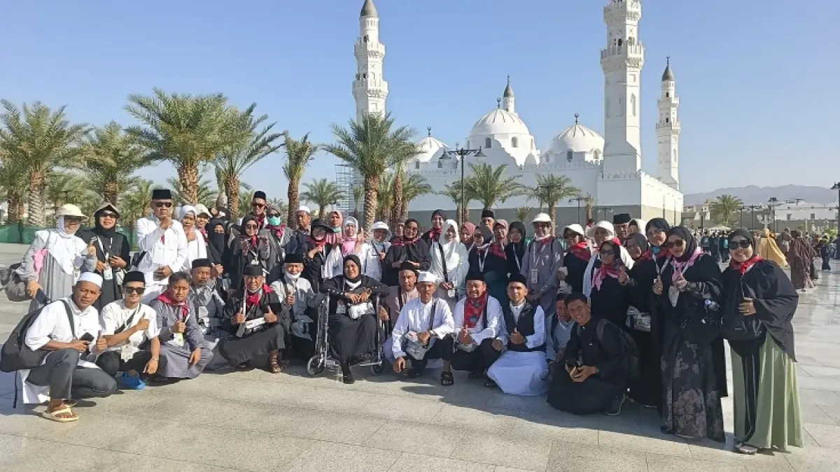 Jemaah saaf mengunjungi Masjid Quba, Masjid Qiblatain dan kebun kurma. (Istimewa)