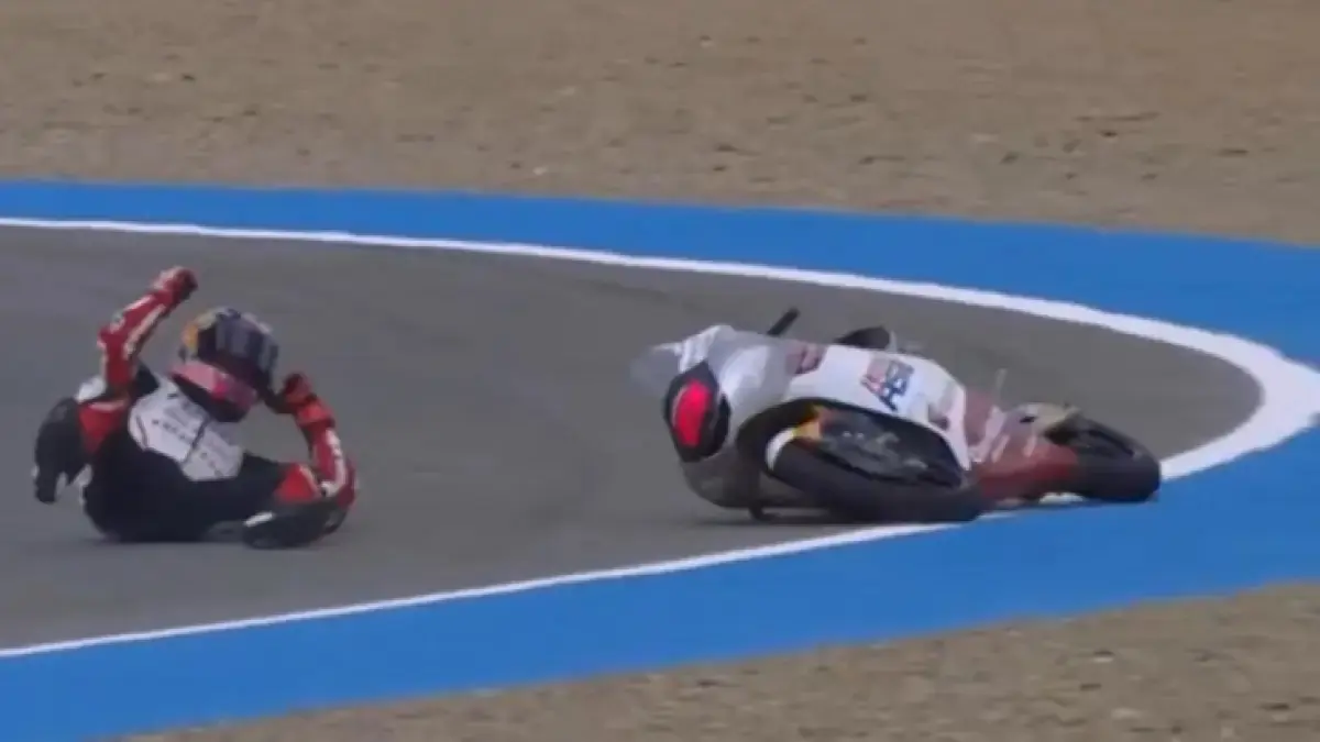 Momen Veda Ega Pratama terjatuh saat sesi kualifikasi Moto3 Spanyol 2026 di Sirkuit Jerez. (Tangkapan layar SPOTV)