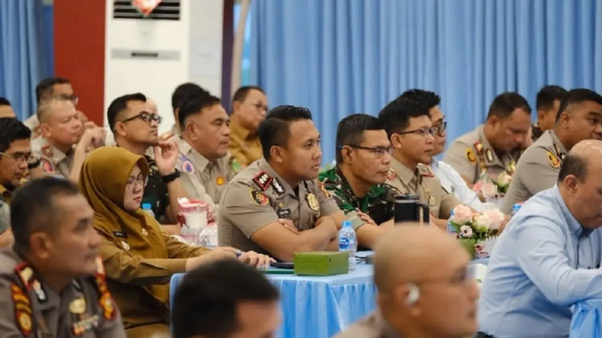 Bupati Siak Afni Z, Kapolres AKBP Sepuh dan Kalaksa BPBD Novendra Kasmara menghadiri pertemuan dengan Kapolda Riau Irjen Pol. Dr Herry Heryawan menghadapi elnino super di Pekanbaru, Senin (27/4/2026). (Istimewa)