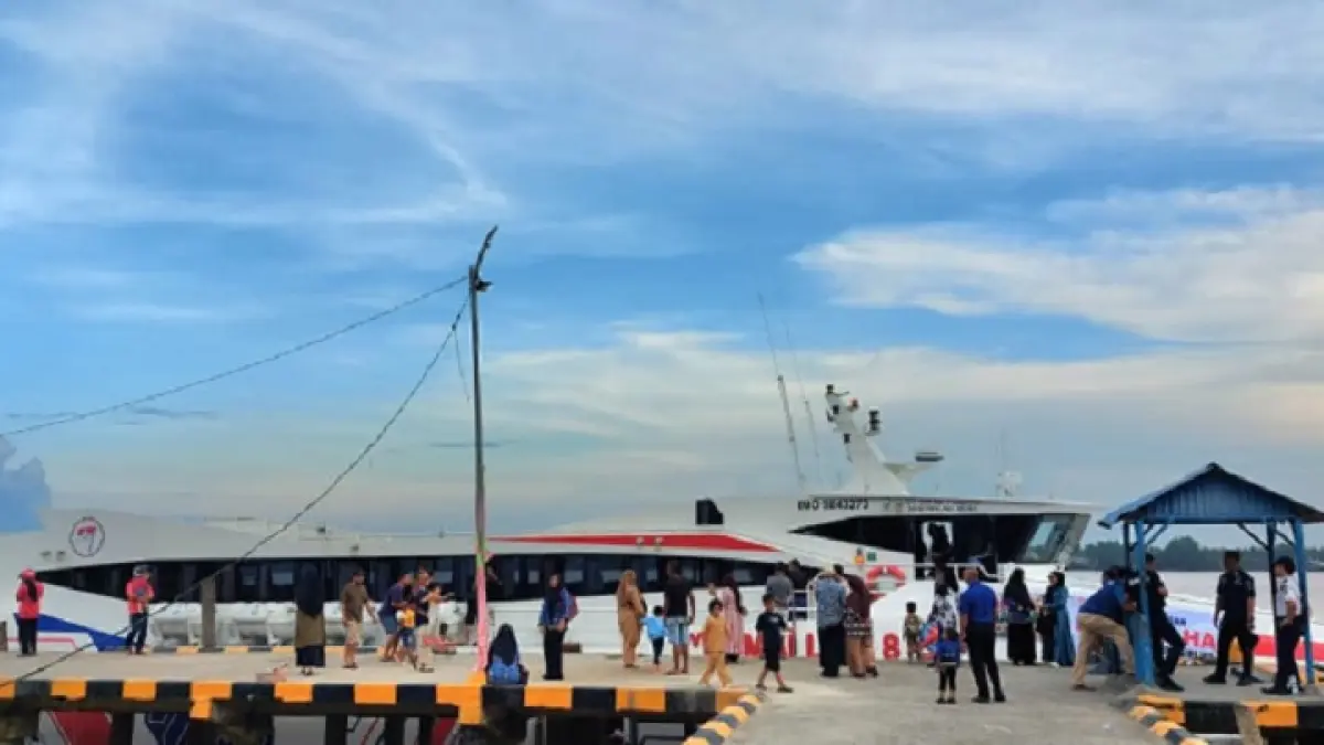 Kapal Cepat Dumai Line 8 telah sandar di Pelabuhan Lasdap Tembilahan untuk membawa jemaah calon haji Inhil menuju Batam, Senin (27/4/2026).(Istimewa)
