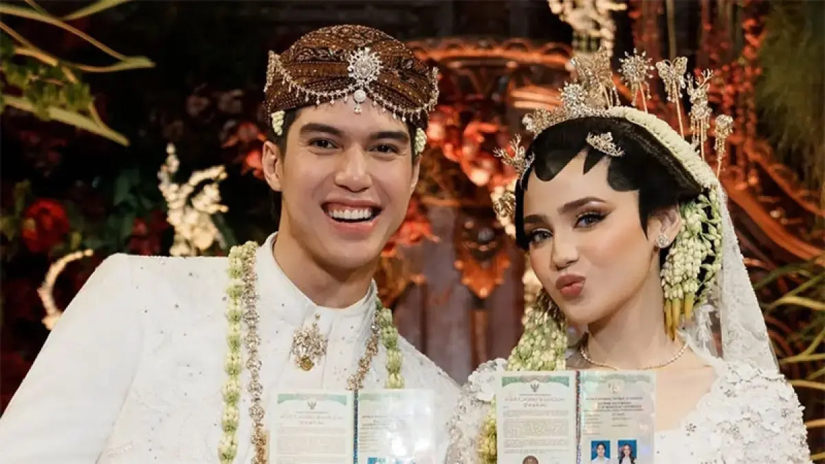 Pasangan suami istri El Rumi dan Syifa Hadju. (Instagram: syifahadju)

