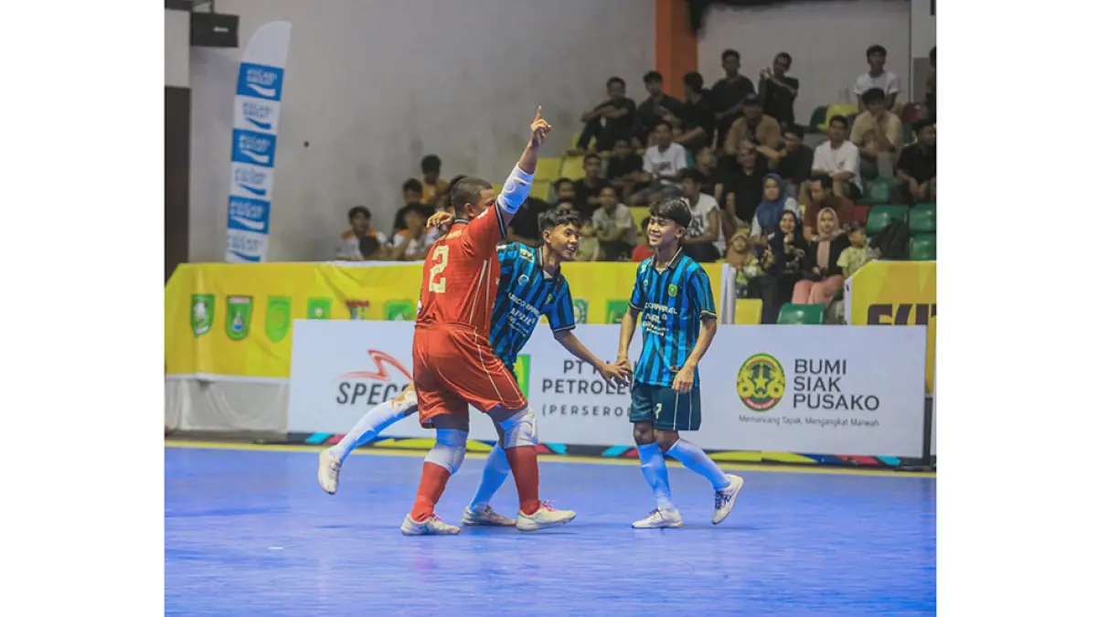  Tim AFK Kepulauan Meranti saat meluapkan kegembiraan setelah berhasil menundukkan tim AFK Indragiri Hulu (Inhu) dengan skor 5-2 pada AFP-Gubernur Riau Cup 2026, Ahad (26/4/2026). (AFK MERANTI UNTUK RIAU POS)