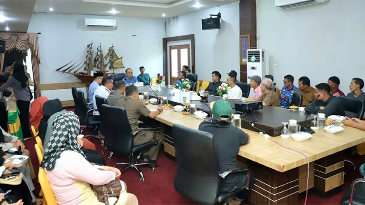 Bupati Inhil, Herman bersama OPD dan HPPI menggelar rapat di Ruang Rapat Kediaman Dinas Bupati Inhil, Senin (27/4/2027).(Istimewa)