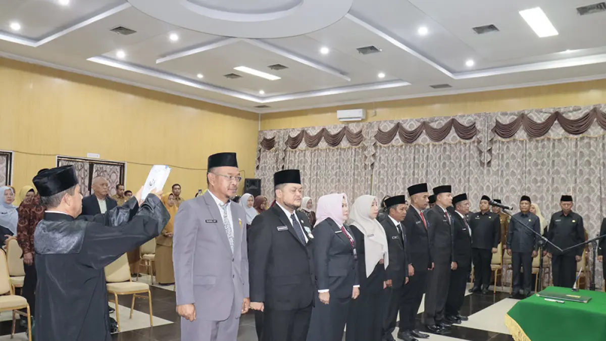 Delapan pejabat JPTP di lingkungan Pemerintah Kabupaten Inhu diambil sumpah jabatan saat pelantikan, Senin (27/4/2026). (kasmedi)