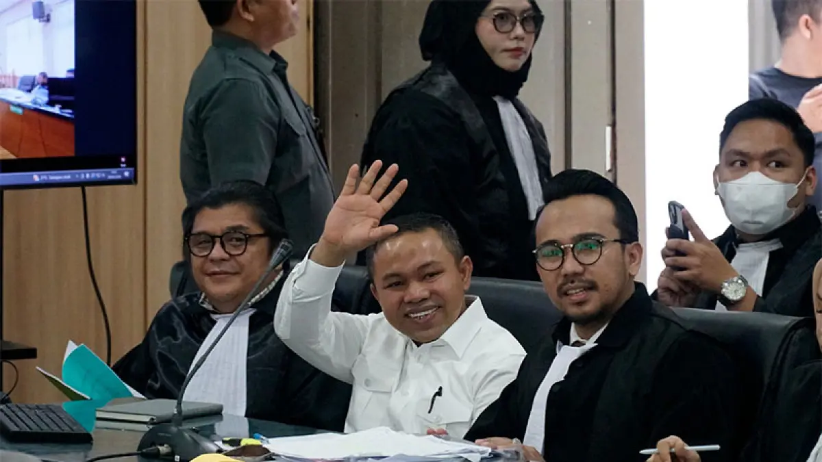 Abdul Wahid bersama Kuasa Hukumnya Kemal Shahab, saat sidang di Pengadilan Tipokor, PN Pekanbaru, Rabu (29/4/2026). MHD AKHWAN/RIAUPOS
