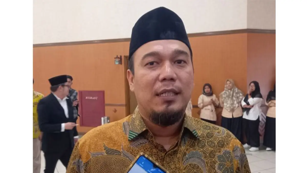 ADE AGUS HARTANTO. (JPG)
