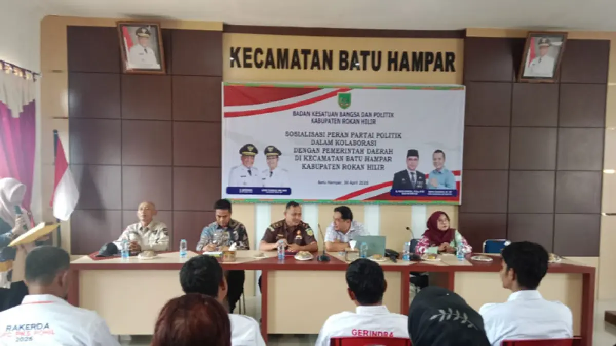 Narasumber menyampaikan paparan terkait peran parpol dalam kolaborasi pembangunan di daerah, di wilayah Kecamatan Batu Hampar, Kamis (30/4/2026). (Istimewa)