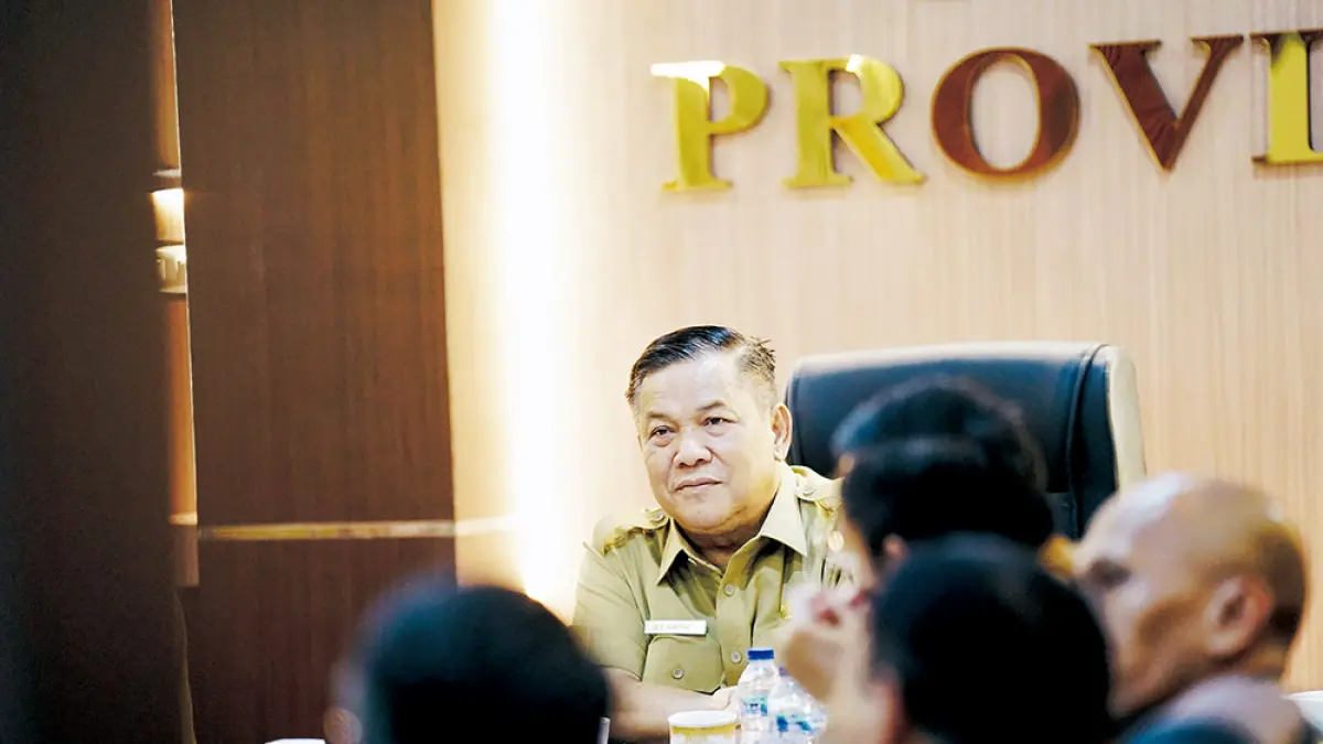 Pelaksana Tugas Gubernur Riau SF Hariyanto saat memimpin Rapat Persiapan Rakor Desa di Ruang Rapat Kediaman Wakil Gubernur Riau, Pekanbaru, Selasa (28/4/2026). (Diskominfotik Riau untuk Riau Pos)
