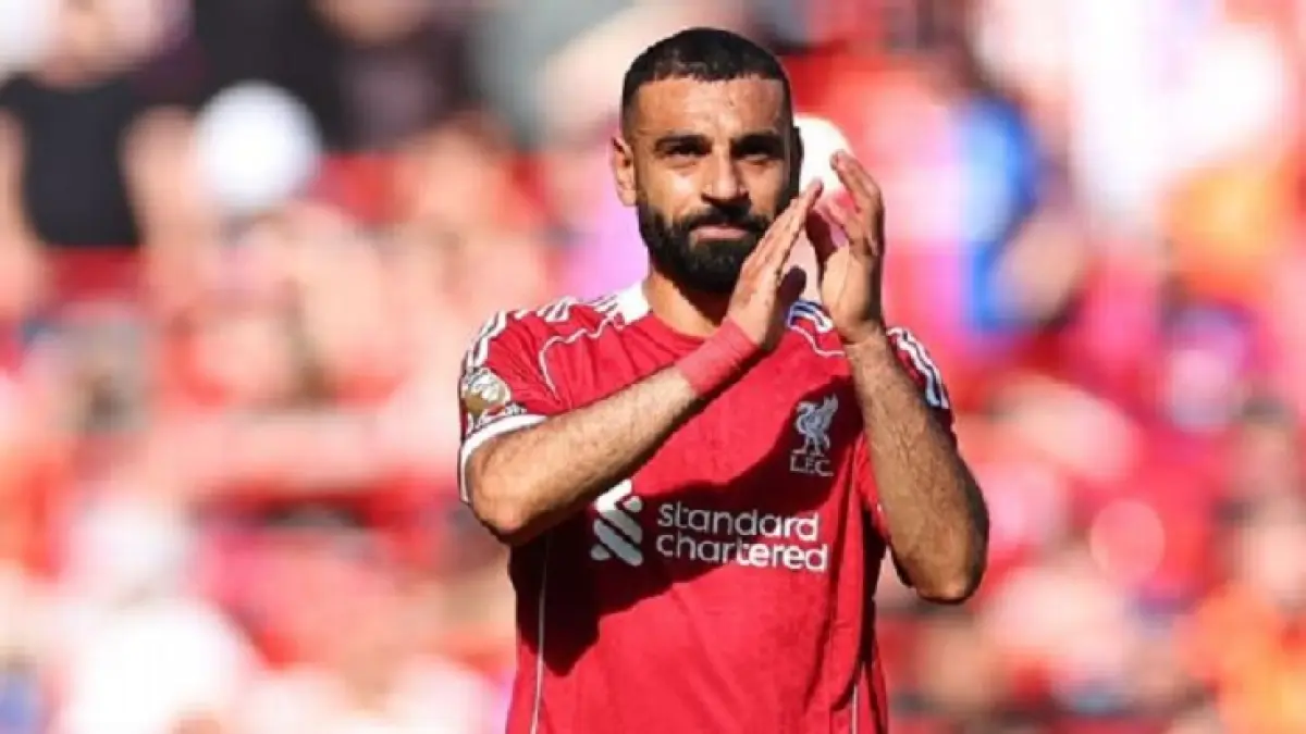 Penyerang Liverpool Mohamed Salah ditarik keluar lebih awal saat melawan Crystal Palace pada hari Sabtu. (Robbie Jay Barratt-AMA/Getty Images)
