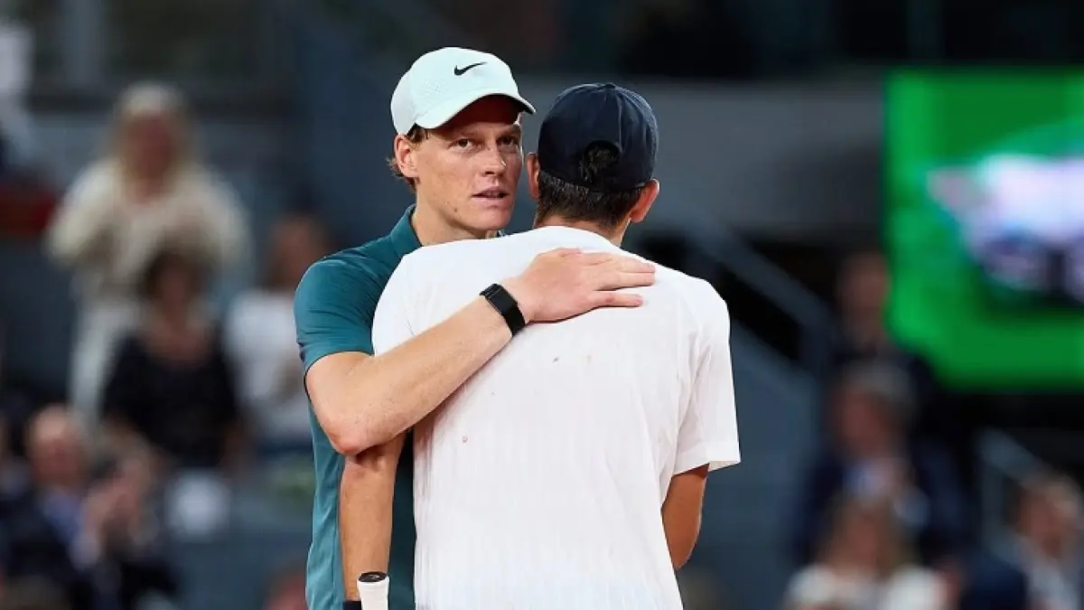 Petenis nomor 1 dunia Jannik Sinner puji Rafael Jodar setelah mengalahkan petenis Spanyol 19 tahun Itu di perempatfinal Mutua Madrid Open 2026 di Madrid. (Instagram @janniksin)

