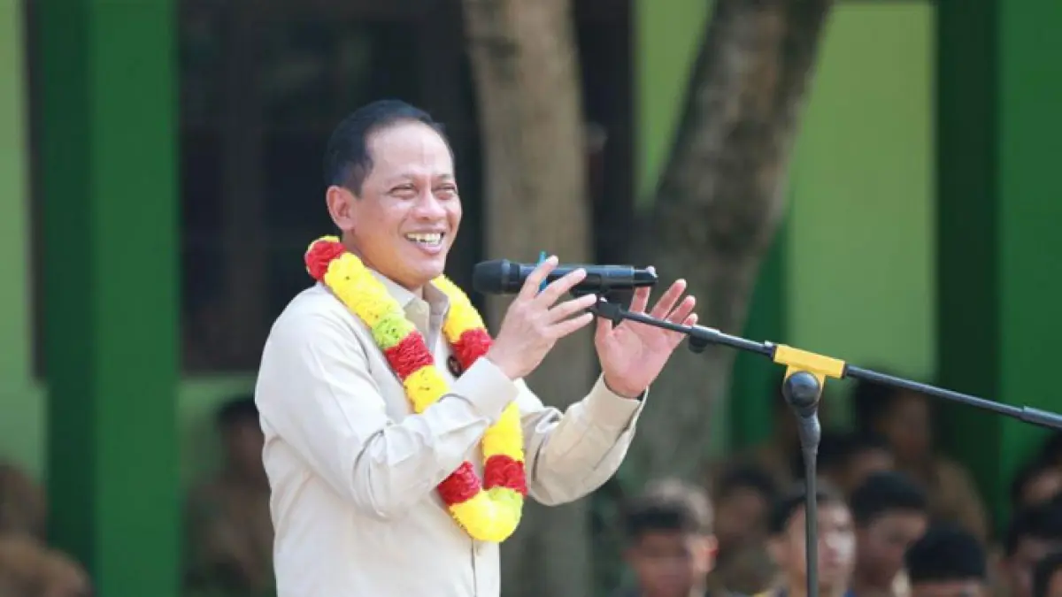 Wamenko bidang pangan Hanif Faisol saat meninjau program MBG di Pekanbaru. (Diskominfo Riau untuk Riaupos.co)