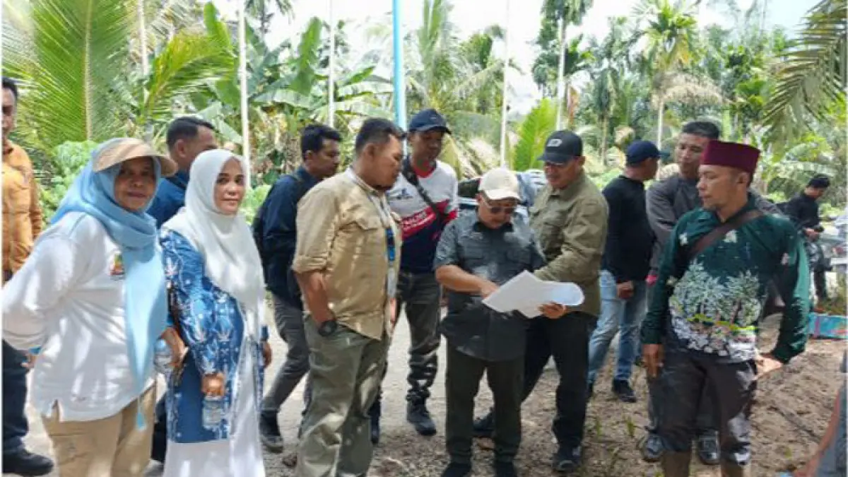 Tim dari Kemendikdasmen turun langsung ke Inhil untuk melakukan verifikasi dan validasi (verval) lokasi pembangunan sekolah terintegrasi, baru-baru ini. (Disdik Riau untuk Riaupos.co)