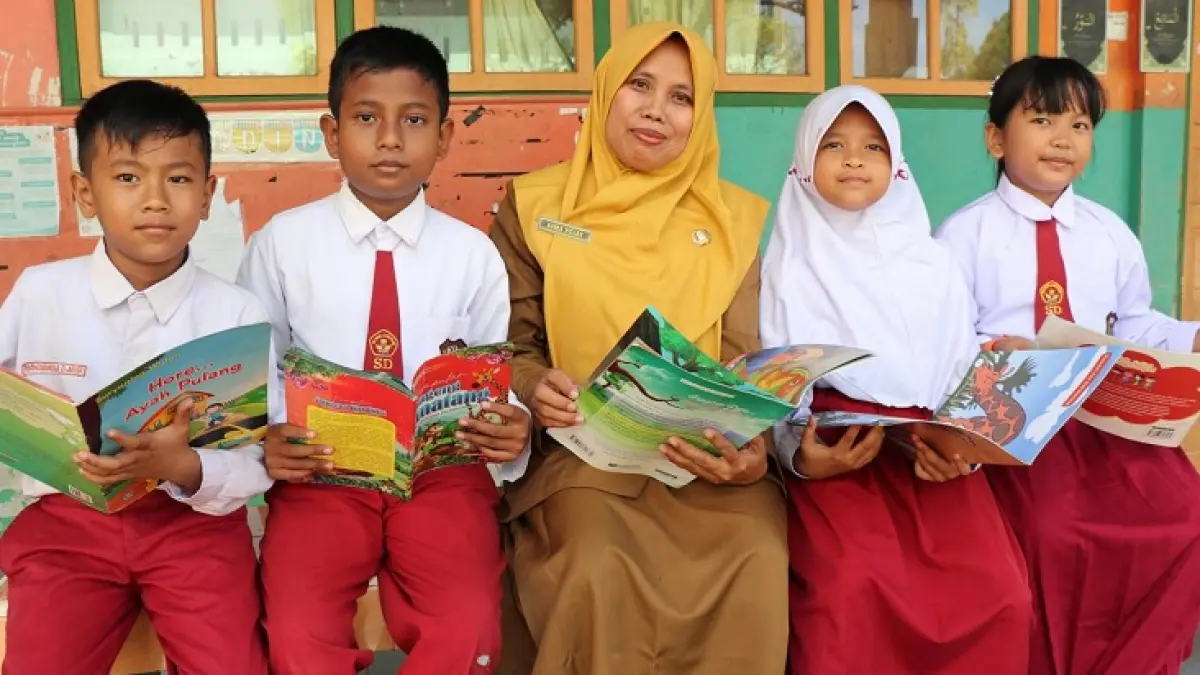 Asma Nelsy, M.Pd membuktikan bahwa pendidikan berkualitas tidak bisa berjalan sendirian. (Istimewa)