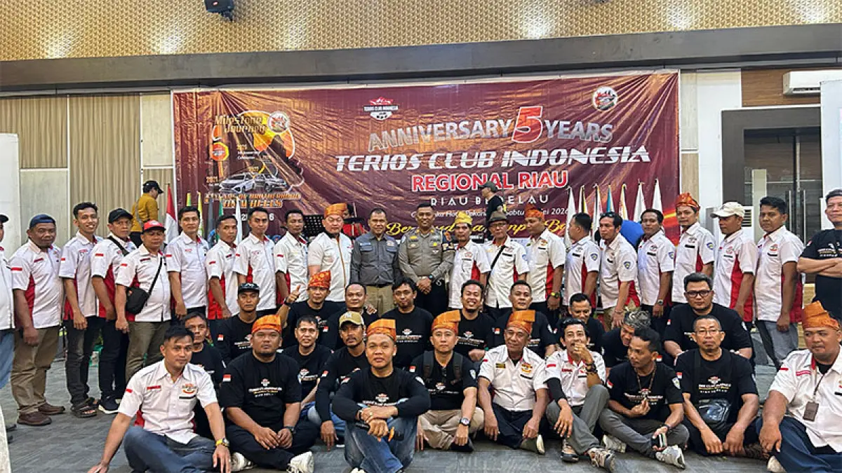 Komunitas TCI Regional Riau foto bersama saat perayaan HUT ke-5 di Hotel Grand Suka Pekanbaru, Sabtu (2/5/2026). hendrawan kariman